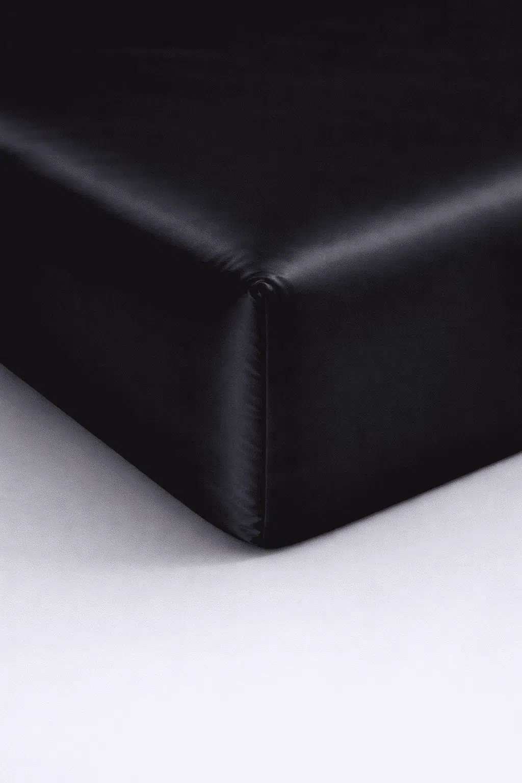 MIAO silkelaken black